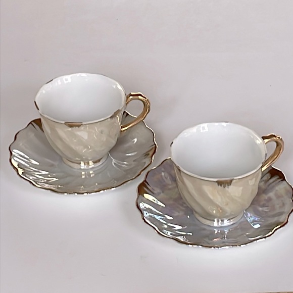 VTG Set of Iridescent Demitasse Cups & Saucers - Picture 1 of 8